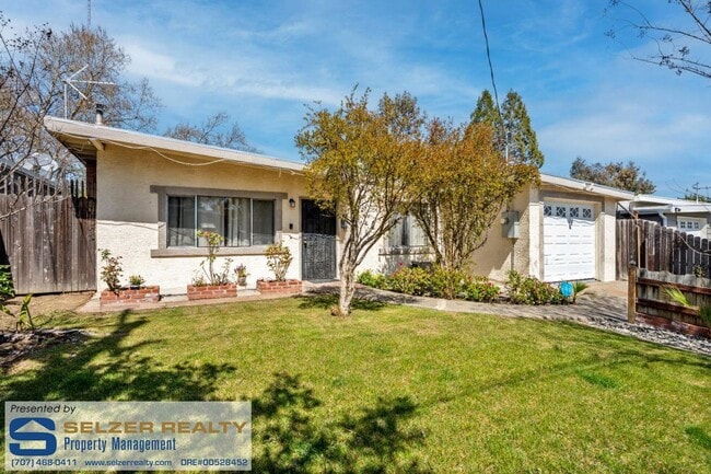 Primary Photo - Nicely updated 3 bd. home within walking d...
