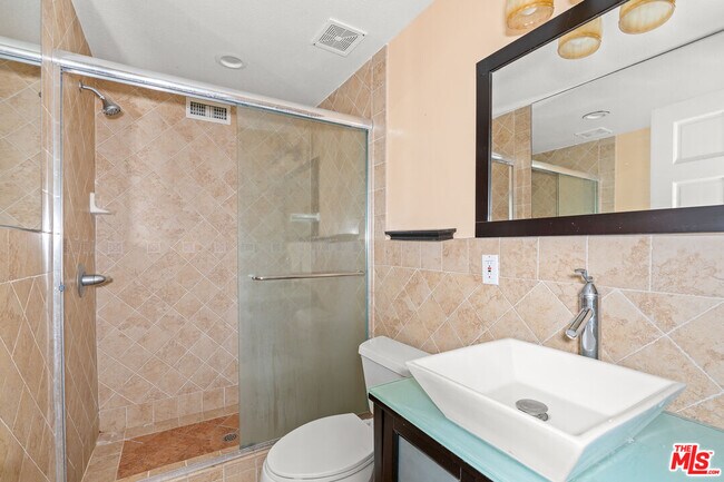 Building Photo - 3962 Oakfield Dr