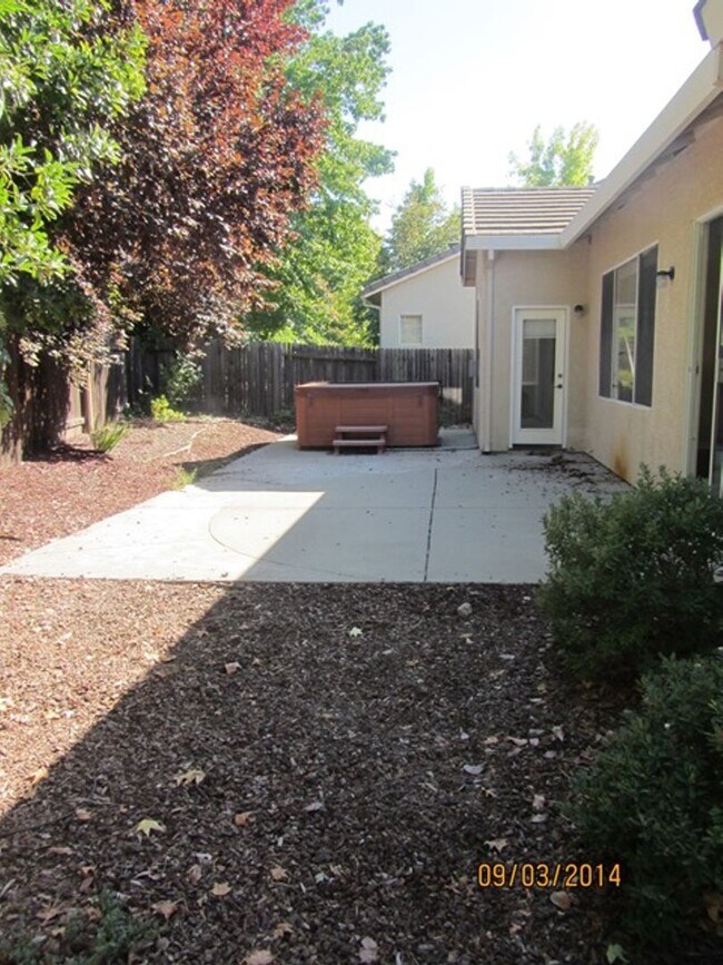 Building Photo - 858 Laurel Dr
