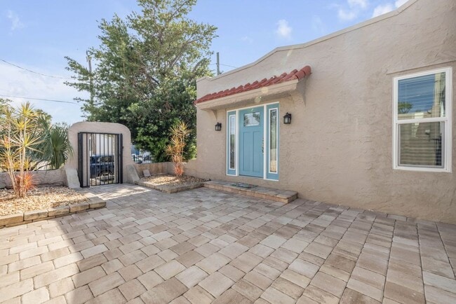Building Photo - Renovated Spanish-Style 2/1 Beach Bungalow...