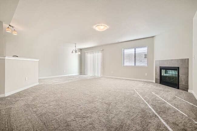 Building Photo - 3 bedroom - Date St