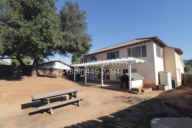 Building Photo - 4 Bedroom 2.5 Bath in San Diego Country Es...