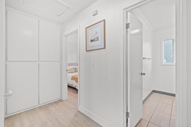 Building Photo - 734 Claraday St