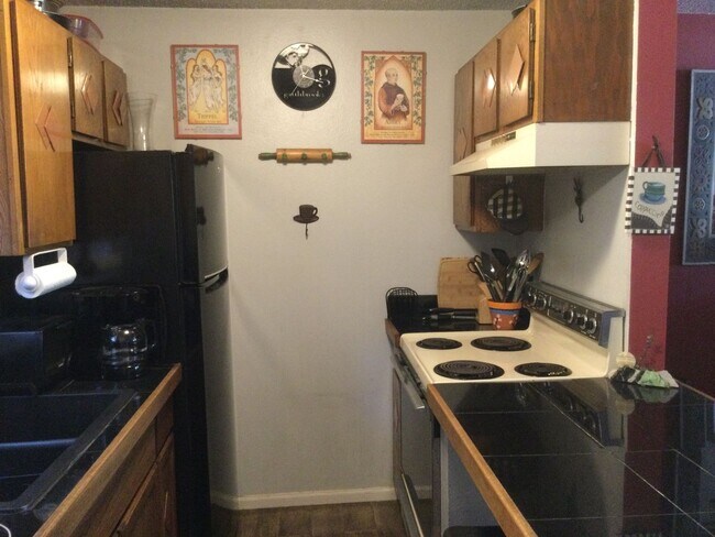 Building Photo - Furnished 2 bedroom Condo in Boulder walking distance to CU.