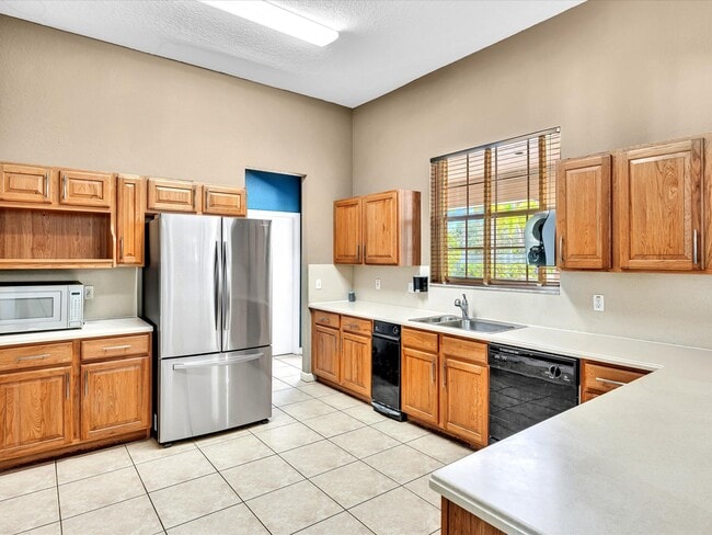 Building Photo - 21018 Vía Eden