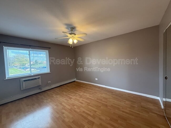 Building Photo - 834 College Blvd