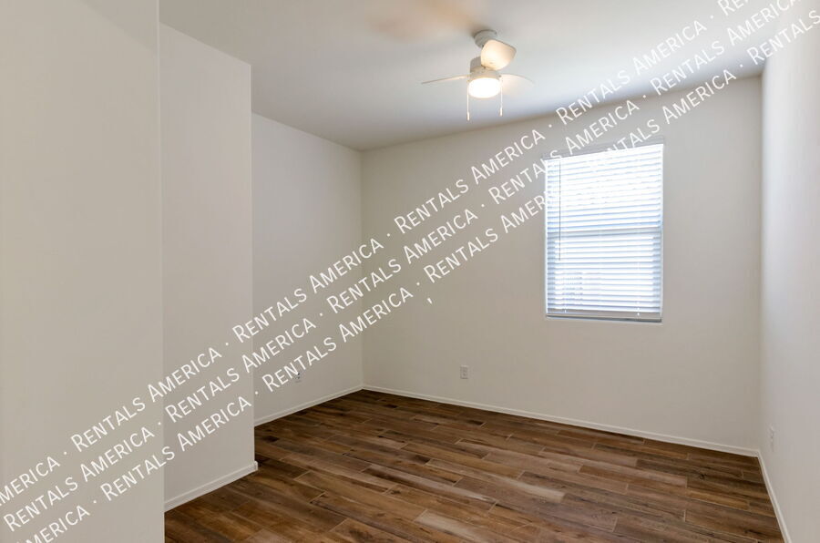 Building Photo - 5468 W Monterey Dr