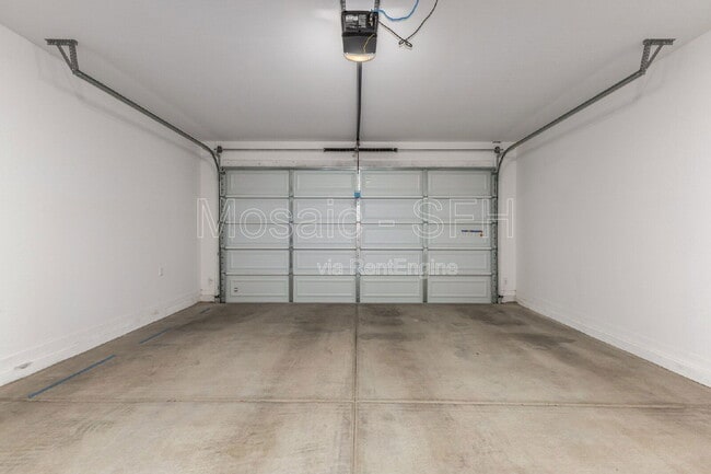 Building Photo - 35394 N Perennial St