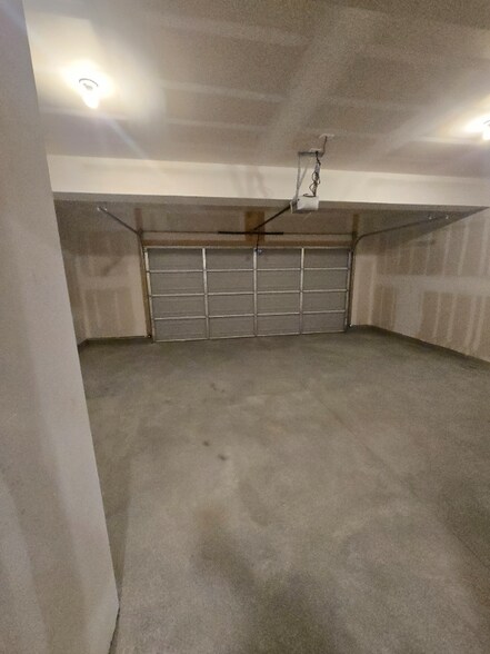 Building Photo - 4829 Autumn Leaf Dr