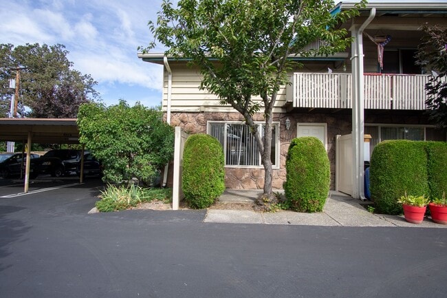 Building Photo - 9120 SW Becker Dr