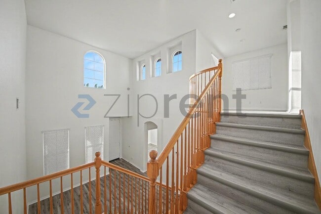 Building Photo - Unit