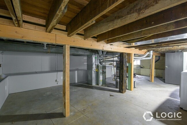 Building Photo - 2347 S Green St