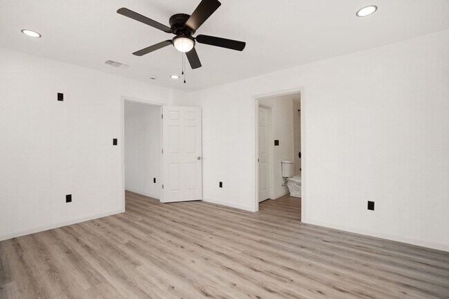 Building Photo - Spacious 3BR House in San Antonio Close to...