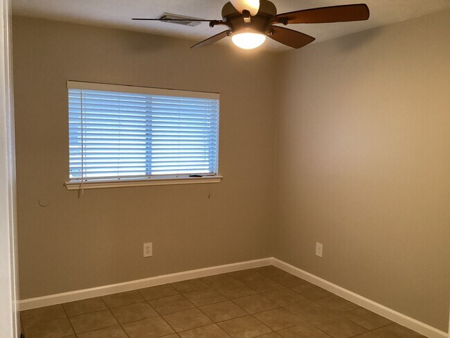 Building Photo - 17046 Clan MacIntosh Dr