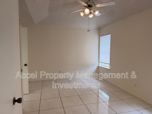 Building Photo - 6617 N 40th St