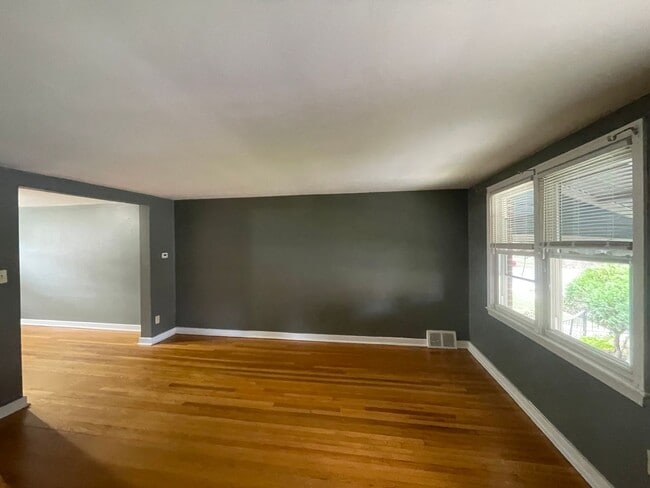 Building Photo - 3 Bedroom Single Family Home in Harrisburg!