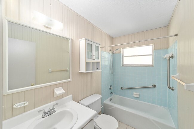 Building Photo - Beautiful 3/2 home in fantastic NW locatio...