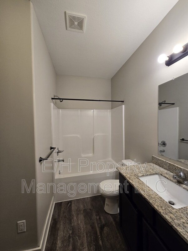 Building Photo - 3321 E Aster St