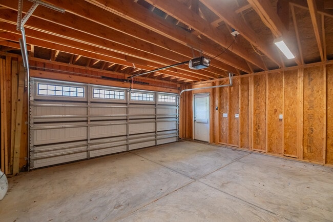 Building Photo - 1005 State St