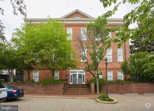 Building Photo - Georgetown East Village gem with PARKING