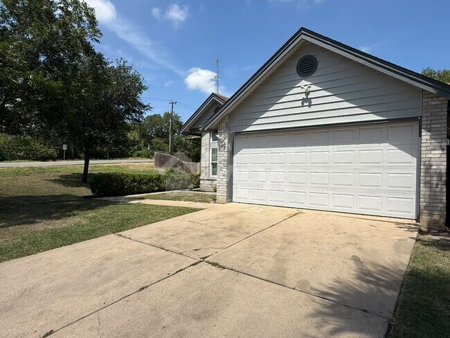 Building Photo - 9840 Logans Ridge Dr
