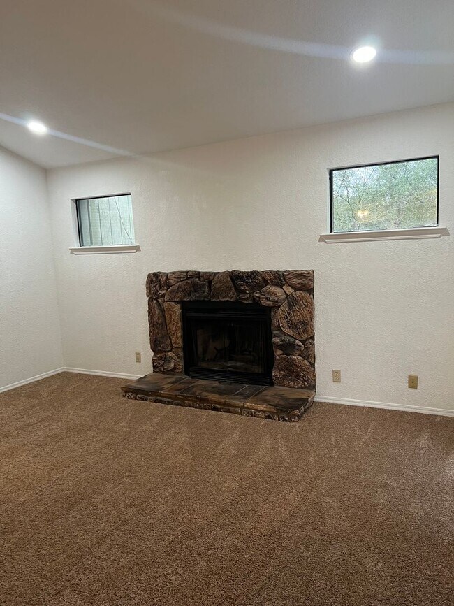 Building Photo - SPACIOUS 2 BEDROOM CONDO - EACH BED HAS OW...