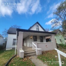 Building Photo - 4 Bedrooms! Hardwood Floors!