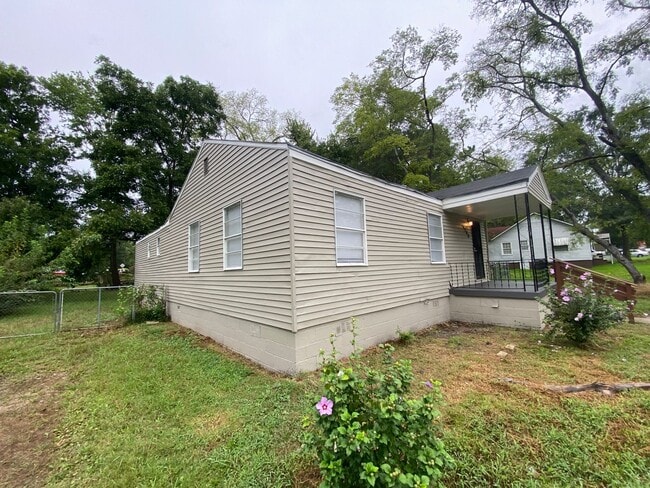 Building Photo - JANUARY MOVE IN SPECIAL!! FIRST MONTH FREE!