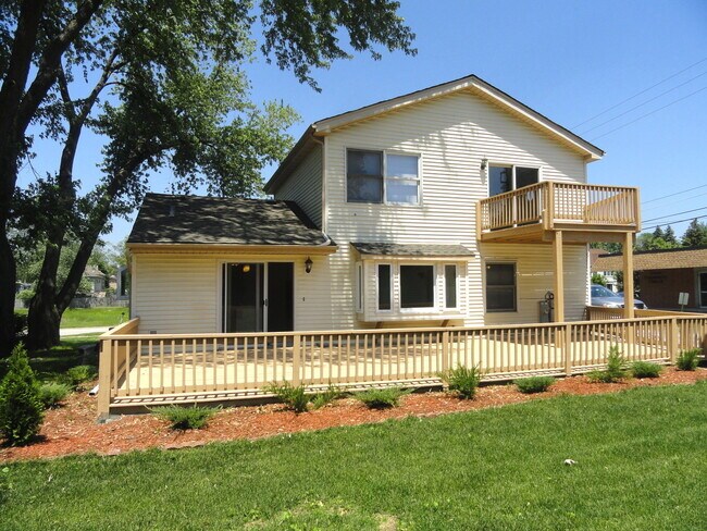 Building Photo - 417 E Central Ave