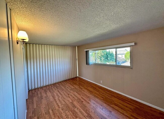 Building Photo - 305 Moreton Bay Ln