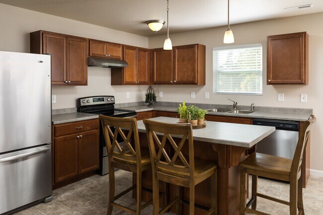 Building Photo - Immediate Occupancy Available!