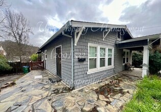 Building Photo - Cozy Downtown 2 Bedroom Bungalow in the He...