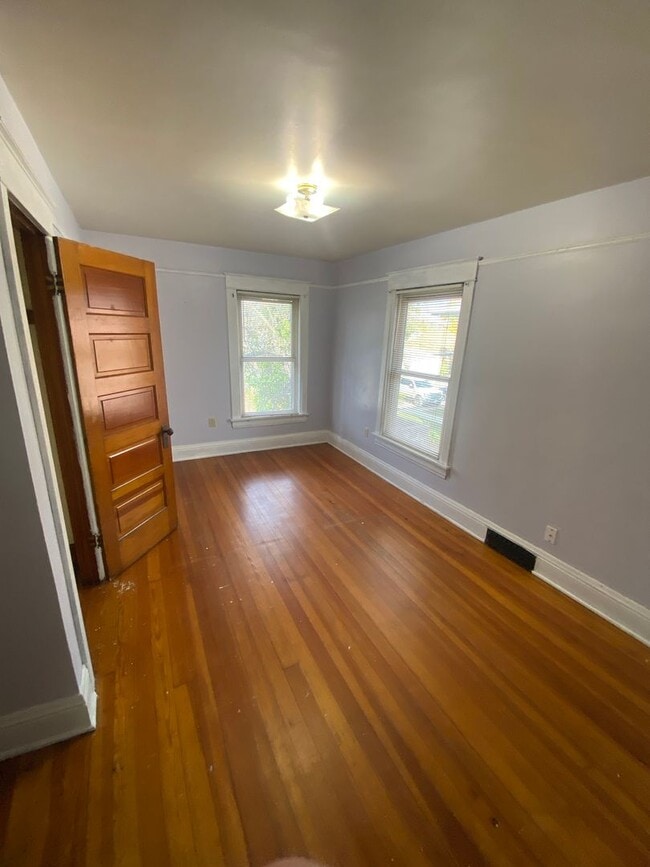 Building Photo - Charming 4-Bedroom Historic Home Near Down...