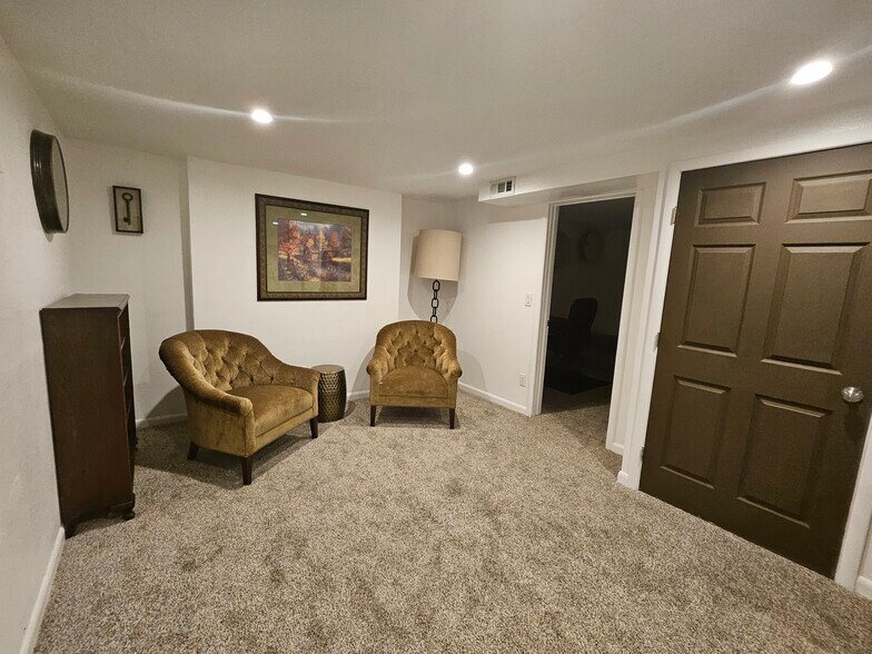 Building Photo - 5713 S Elati Way