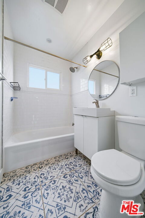 Building Photo - 2636 Kansas Ave