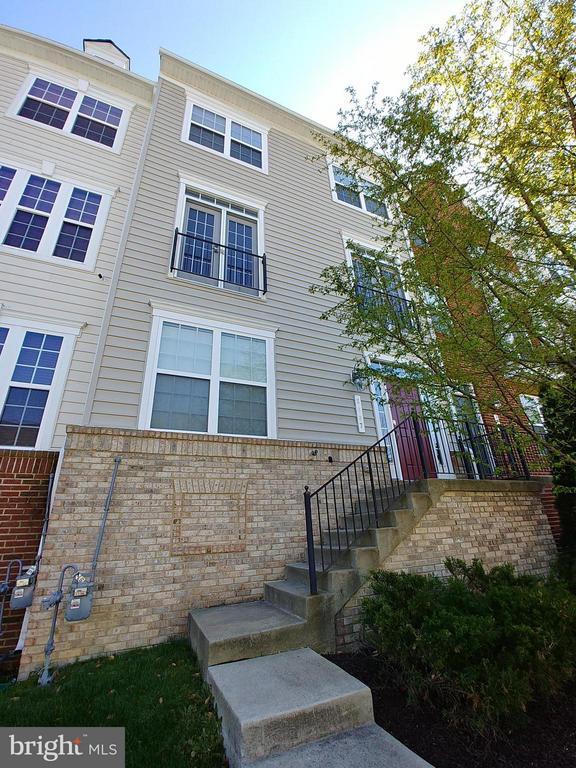 Building Photo - 8007 Sport View Rd