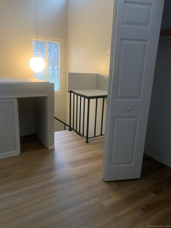 Building Photo - 3 Cinnamon Spring