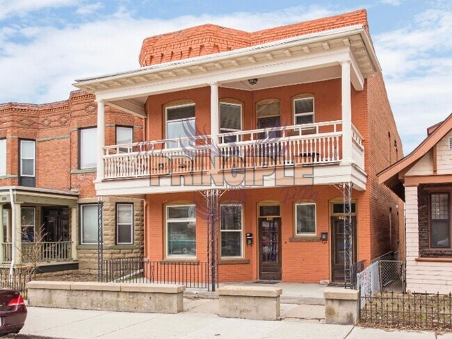 Building Photo - 820-822 W Silver