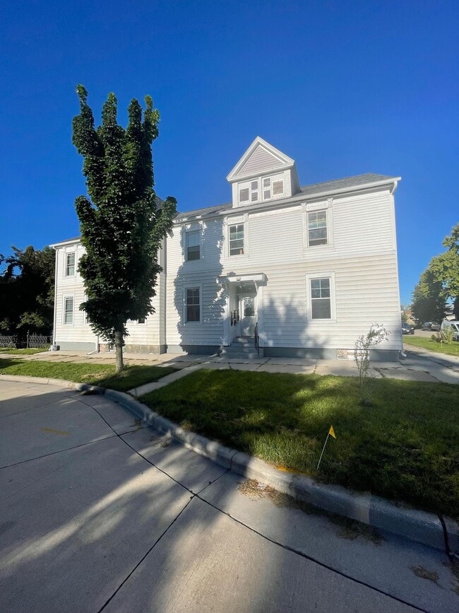 Building Photo - 1330 N 12th St. (9 Unit)