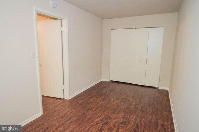 Building Photo - 800 College Ln