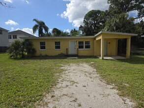 Building Photo - 413 Dove Ave
