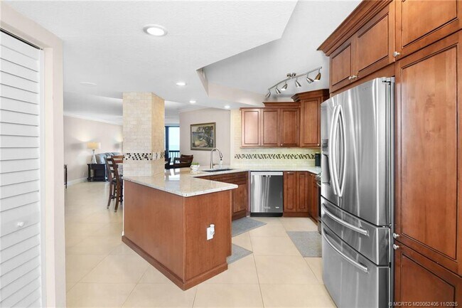 Building Photo - 9550 S Ocean Dr