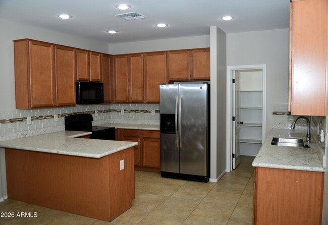 Building Photo - 964 S Almira Ave