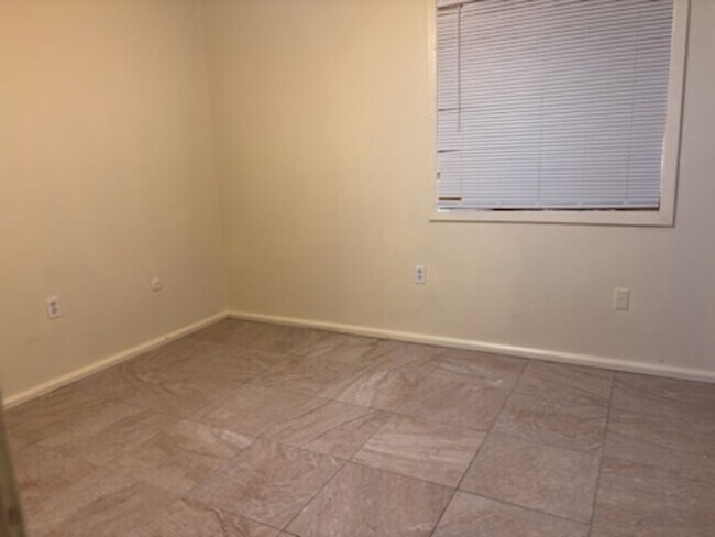 Building Photo - 1139 Wooddell Dr