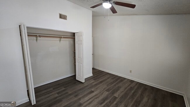 Building Photo - 209 Hillcrest Dr