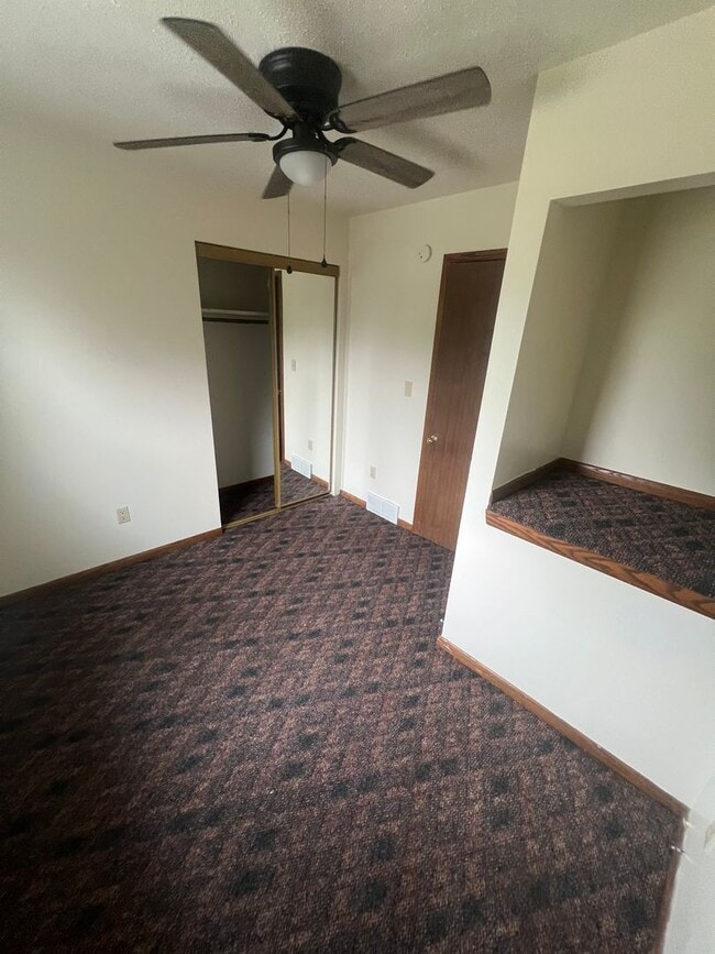 Building Photo - Millcreek 3 Bedroom House