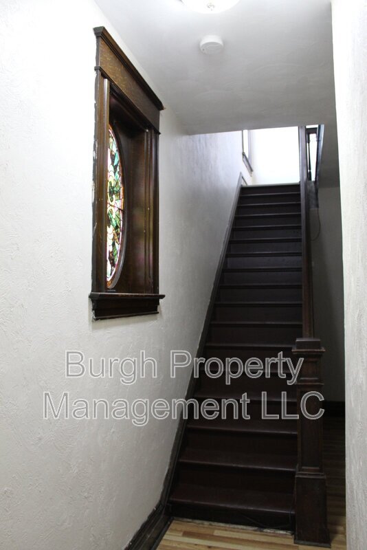 Building Photo - 213 6th Ave