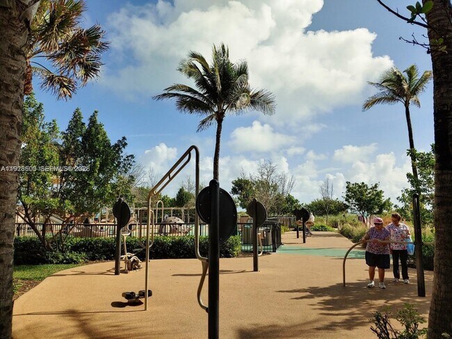 Building Photo - 6422 Collins Ave