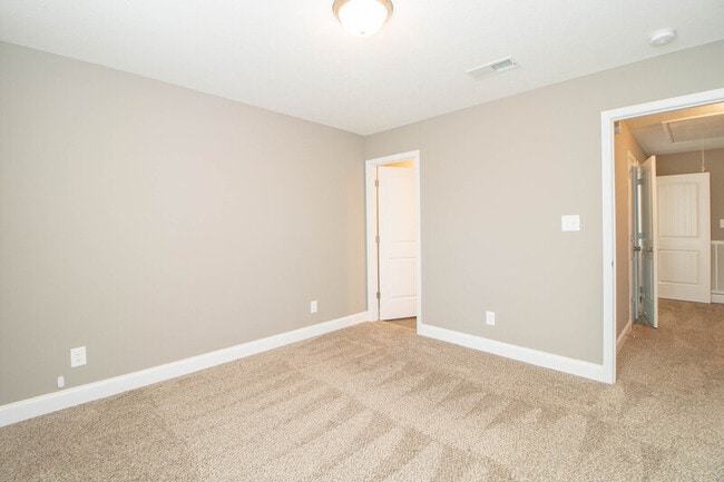 Building Photo - 325 Landrum Pl