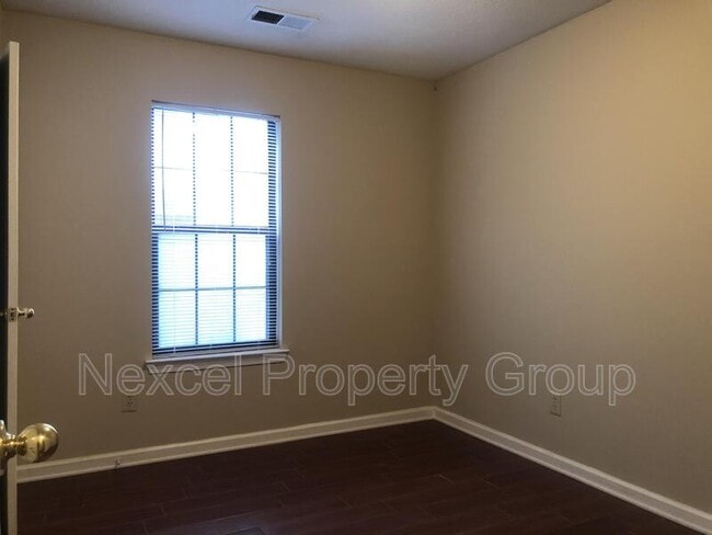 Building Photo - 6813 Maury Dr